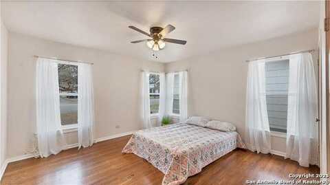 838 W COLL ST, New Braunfels, TX 78130