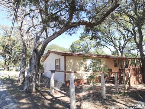 12095 PARK ROAD 37, Lakehills, TX 78063