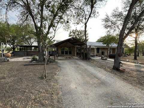 512 Brown Lane, Floresville, TX 78114