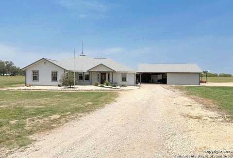 1185 County Road 7718, Devine, TX 78016