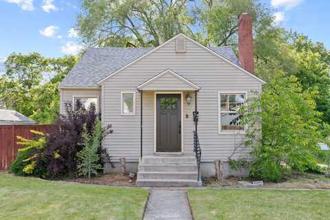 2713 N Sargent Rd, Millwood, WA 99212