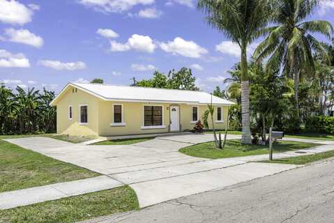 1332 SW G, Belle Glade, FL 33430