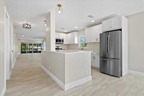 13921 Royal Palm Court, Delray Beach, FL 33484