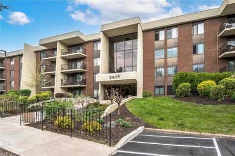 2465 Londin Lane E, Maplewood, MN 55119