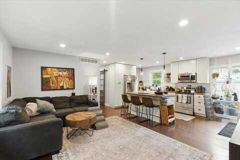 5 Daffodil Lane, Madison, WI 53714