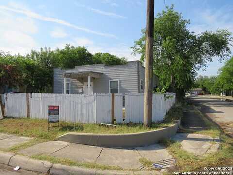 1038 W Ridgewood CT, San Antonio, TX 78201
