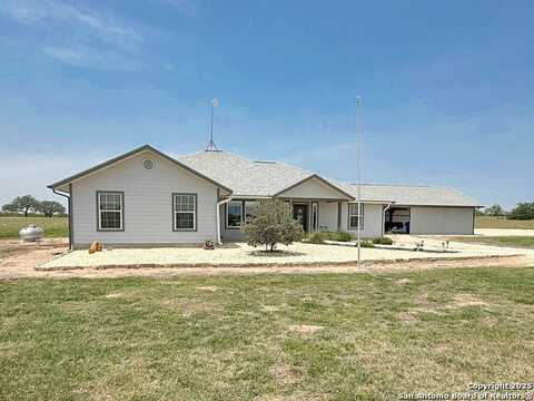1185 County Road 7718, Devine, TX 78016
