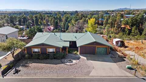 1043 Cheyenne, Los Alamos, NM 87544