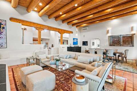 1047 Encantado, Santa Fe, NM 87501