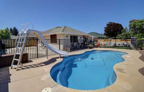 2654 Queens Way, Redding, CA 96001