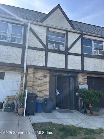 310 Lake Avenue, Staten Island, NY 10303