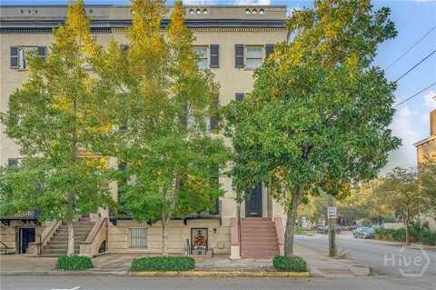 25 W Perry Street, Savannah, GA 31401