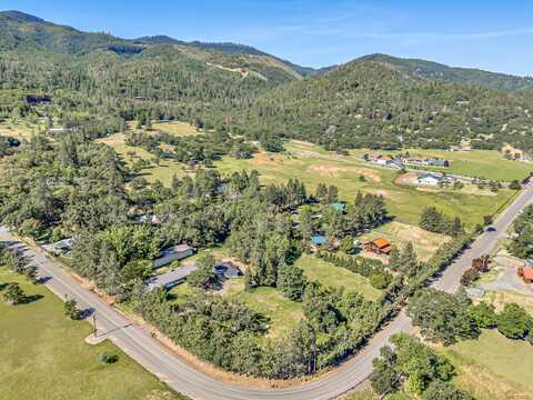 6200 Dark Hollow Road, Medford, OR 97501