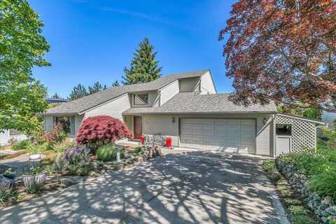 2477 Heritage Way, Medford, OR 97504