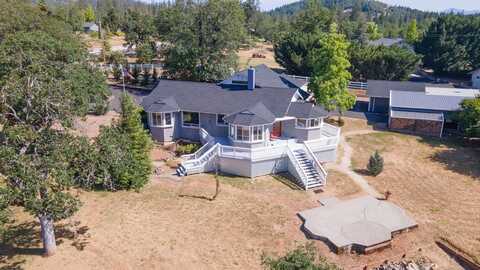 180 Sun Oak Way, Grants Pass, OR 97526
