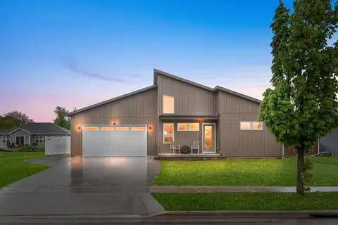 420 Sandmar Drive, Ripon, WI 54971