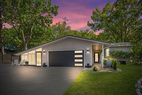 2405 Woodcrest Drive, Portage, WI 53901