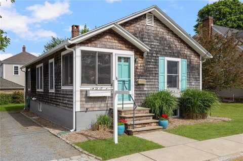 10 Curry Avenue, Newport, RI 02840