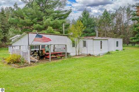 1151 N 8 Mile Road, Lake City, MI 49651
