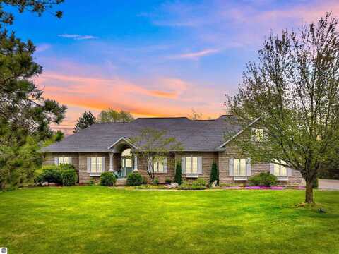 8575 Stardust Circle, Cadillac, MI 49601