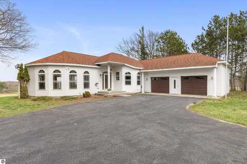 2769 White Road, Frankfort, MI 49635