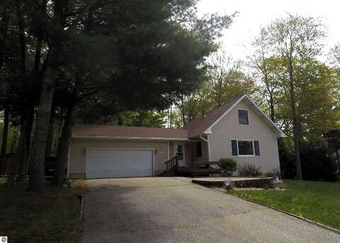 2118 E Lake Mitchell Drive, Cadillac, MI 49601