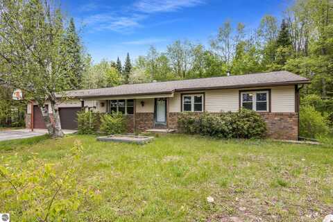 4484 Bridlewood Drive, Traverse City, MI 49685