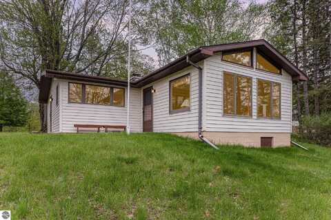 4645 Lakeview Drive, Hale, MI 48739