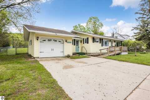 8695 S Maple City Road, Maple City, MI 49664