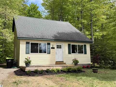 4872 E Shore Drive, NE, Kalkaska, MI 49646