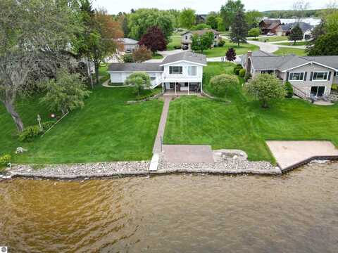1094 Fairway Drive, Isabella, MI 48893