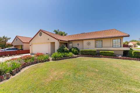 555 White Oak Avenue, Porterville, CA 93257