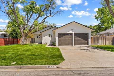1935 N Mayfair Drive, Hanford, CA 93230