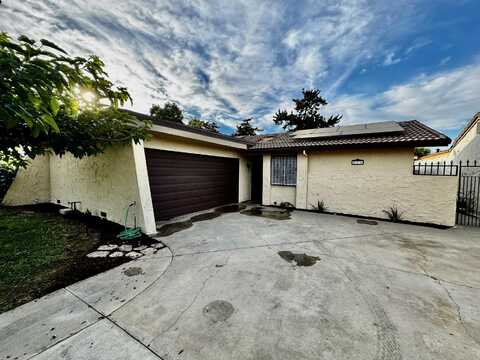 660 Village Green Street, Porterville, CA 93257