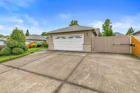 3040 Adams Circle, Medford, OR 97504