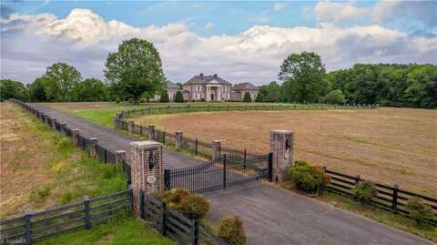 1100 Glen Oaks Drive, Hamptonville, NC 27020