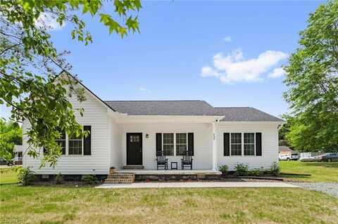 530 E Raleigh Avenue, Liberty, NC 27298