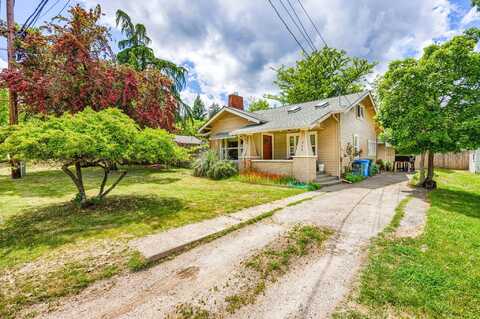 303 Palm Avenue, Ashland, OR 97520