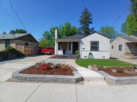 918 W Stewart Avenue, Medford, OR 97501
