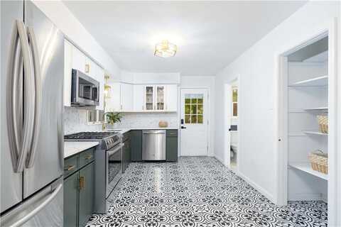 20 Barker Avenue, Warren, RI 02885