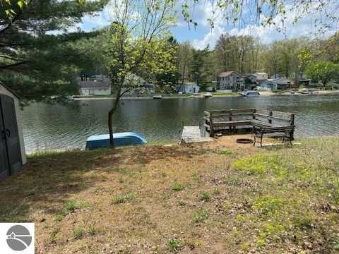 951 Lake Drive, Harrison, MI 48625