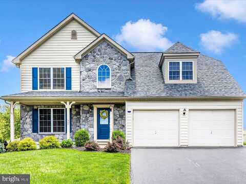 320 LYNNE DRIVE, MOUNT WOLF, PA 17347