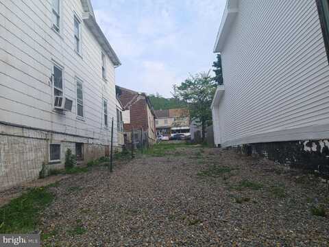 614 E PATTERSON STREET, LANSFORD, PA 18232