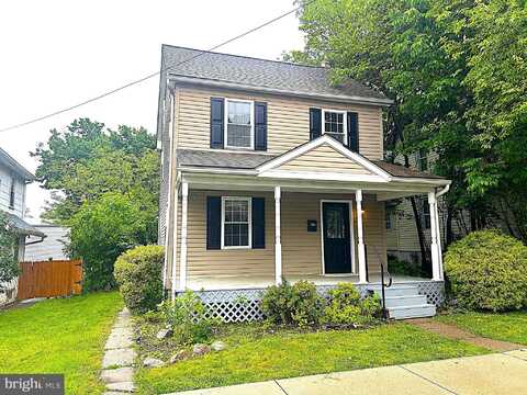147 W BROAD STREET, TELFORD, PA 18969