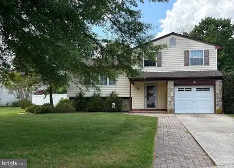 2 TOMAHAWK DRIVE, MARLTON, NJ 08053
