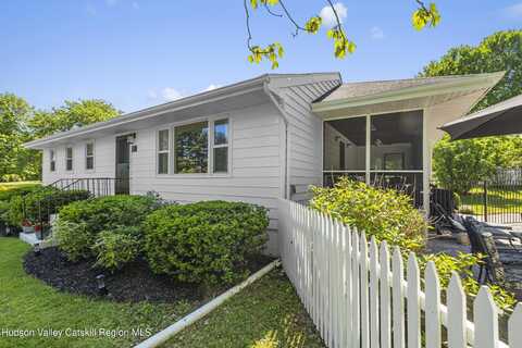 18 Meadow Road, New Paltz, NY 12561