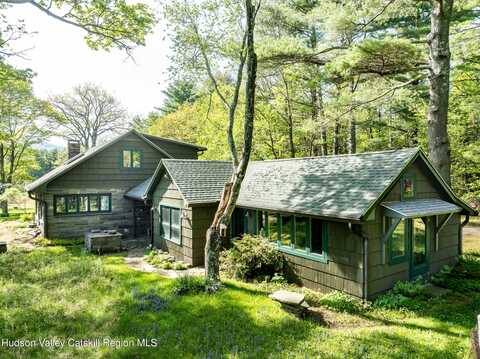 11 Louie Way, Woodstock, NY 12498