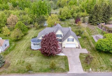 1128 E E, Iron Mountain, MI 49801