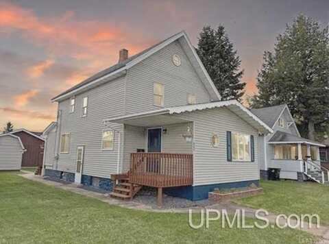 809 W A, Iron Mountain, MI 49801