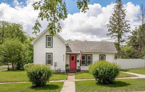 806 W 9th Street, Cedar Falls, IA 50613